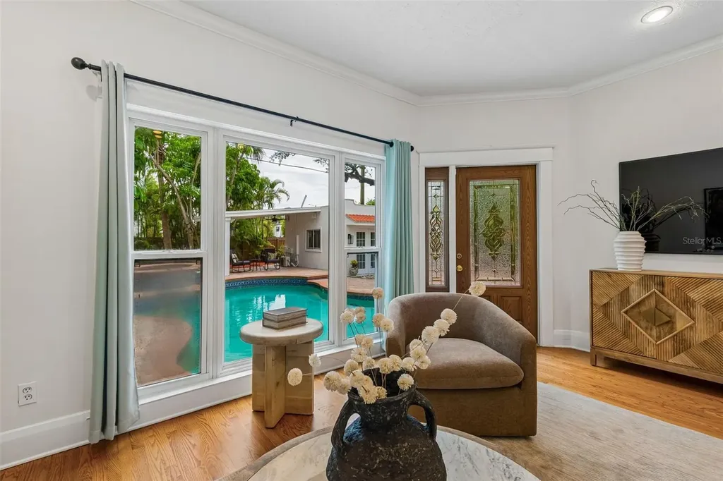 2434 W Prospect Road Tampa FL 33629