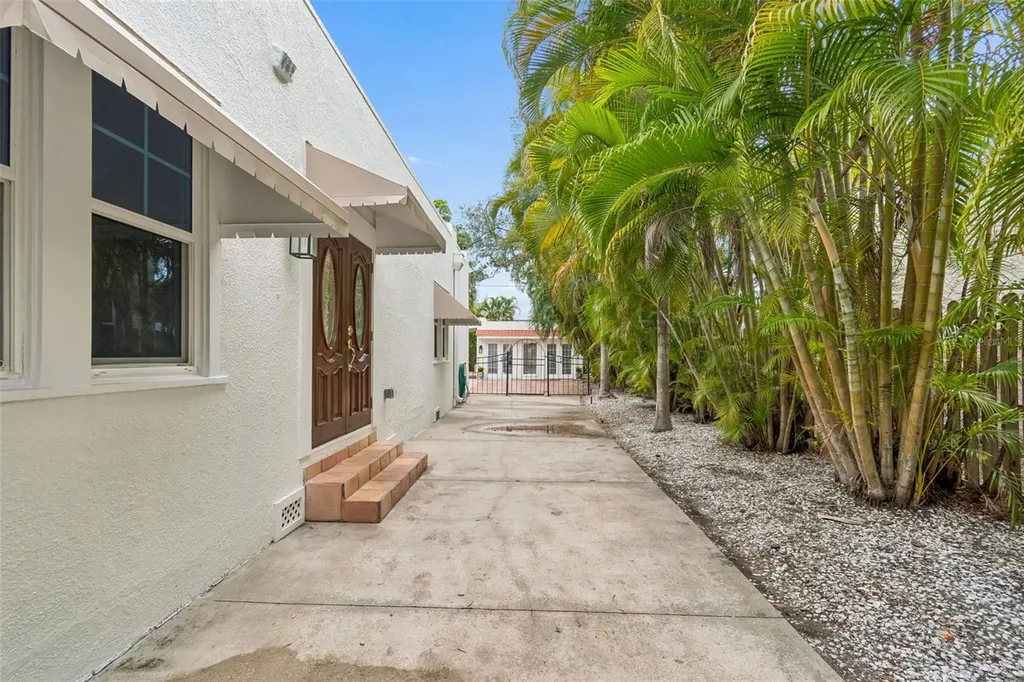 2434 W Prospect Road Tampa FL 33629
