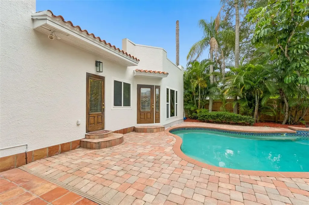 2434 W Prospect Road Tampa FL 33629