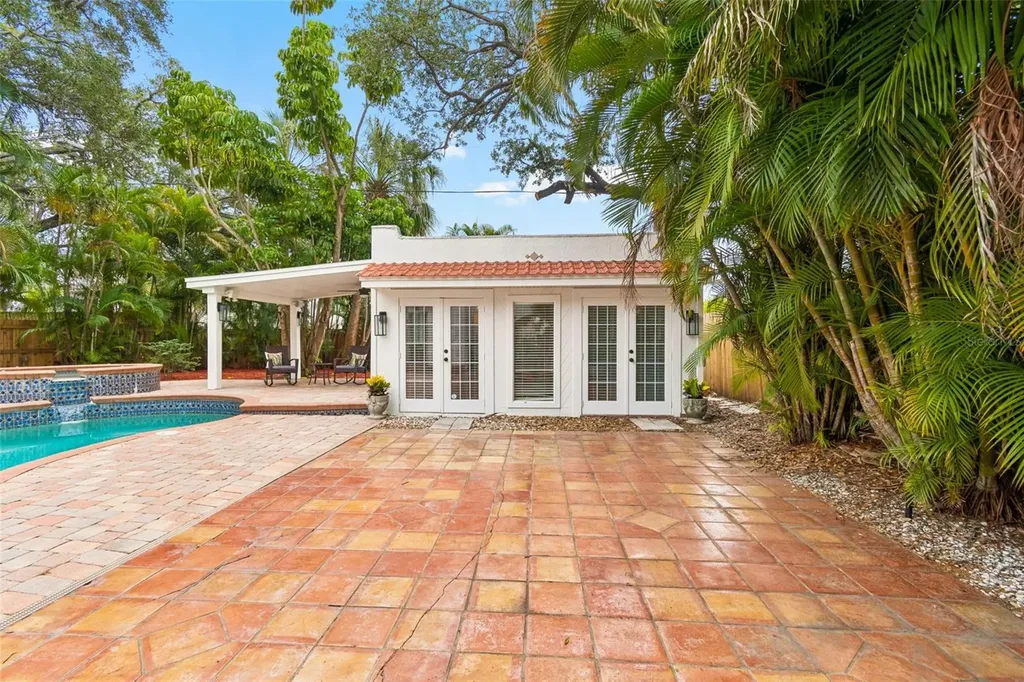2434 W Prospect Road Tampa FL 33629