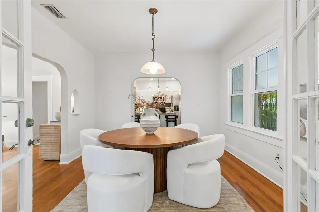 2434 W Prospect Road Tampa FL 33629