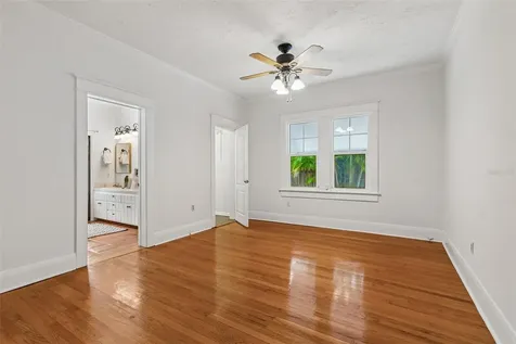 2434 W Prospect Road Tampa FL 33629