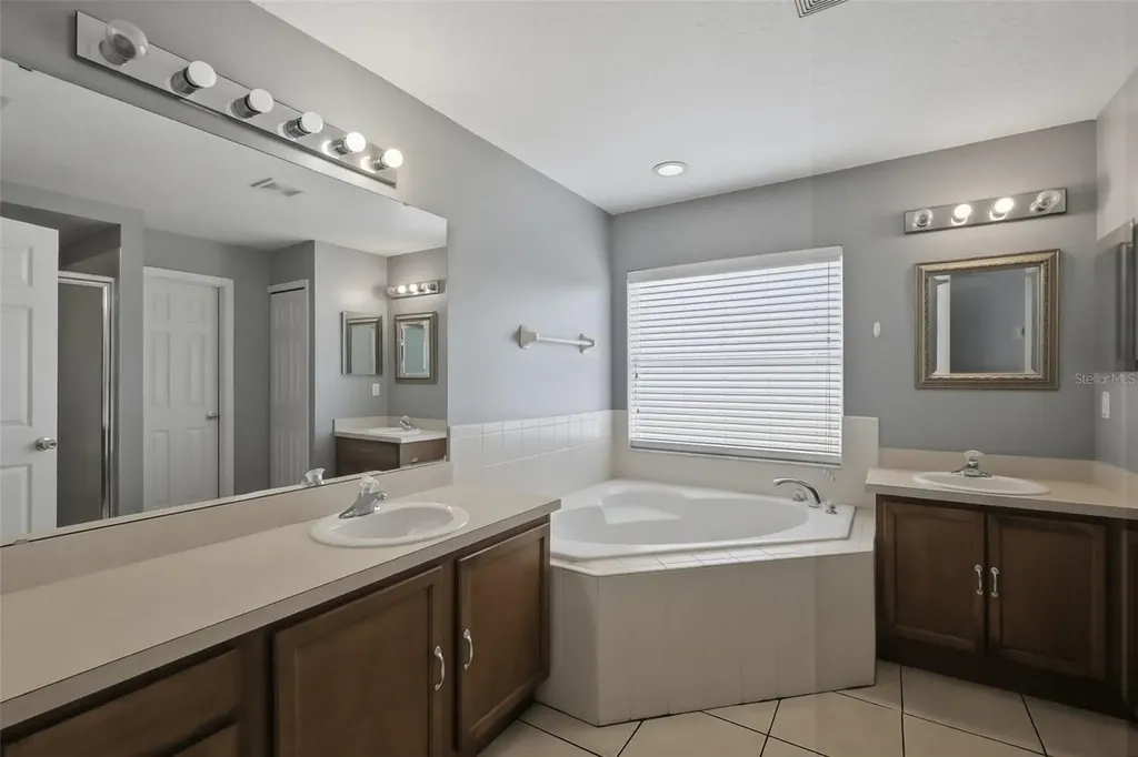 3002 Lorimer Court Groveland FL 34736