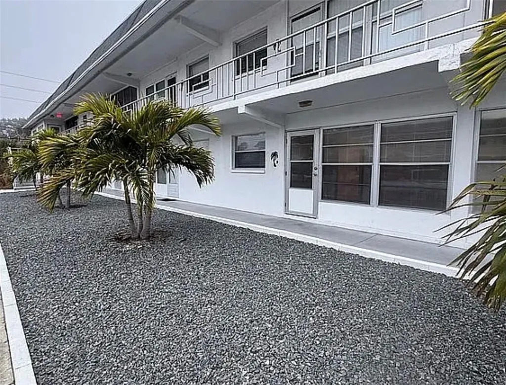 1221 Drew Street Clearwater FL 33755