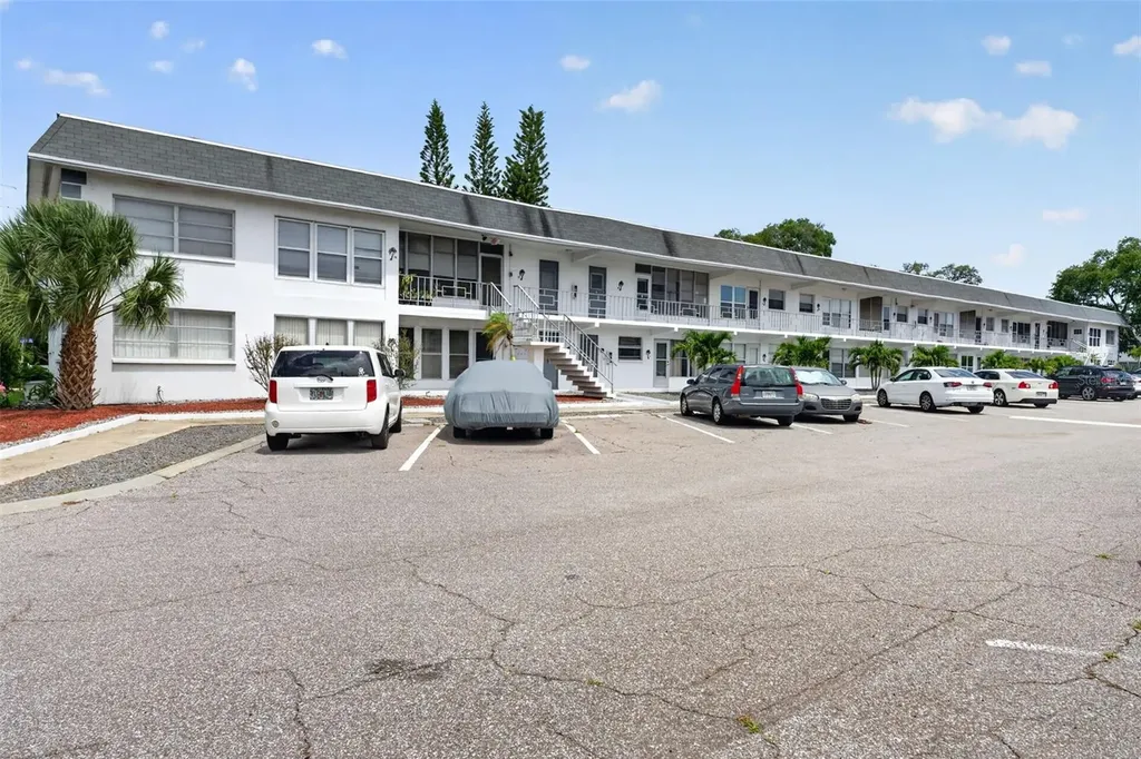 1221 Drew Street Clearwater FL 33755