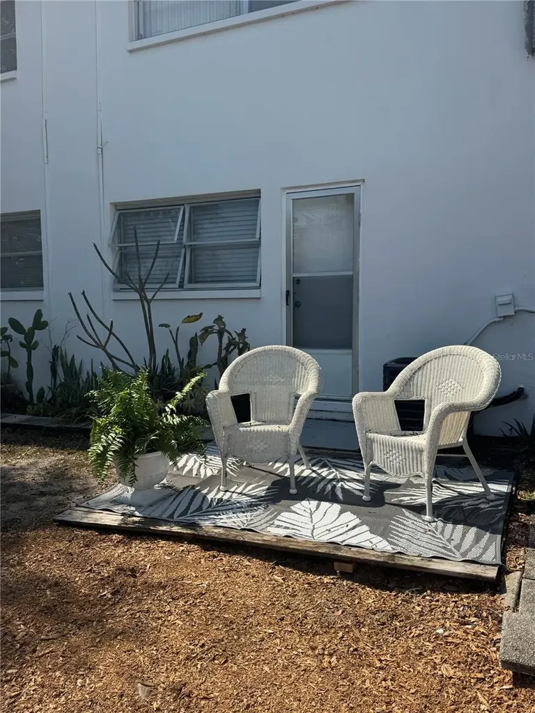 1221 Drew Street Clearwater FL 33755