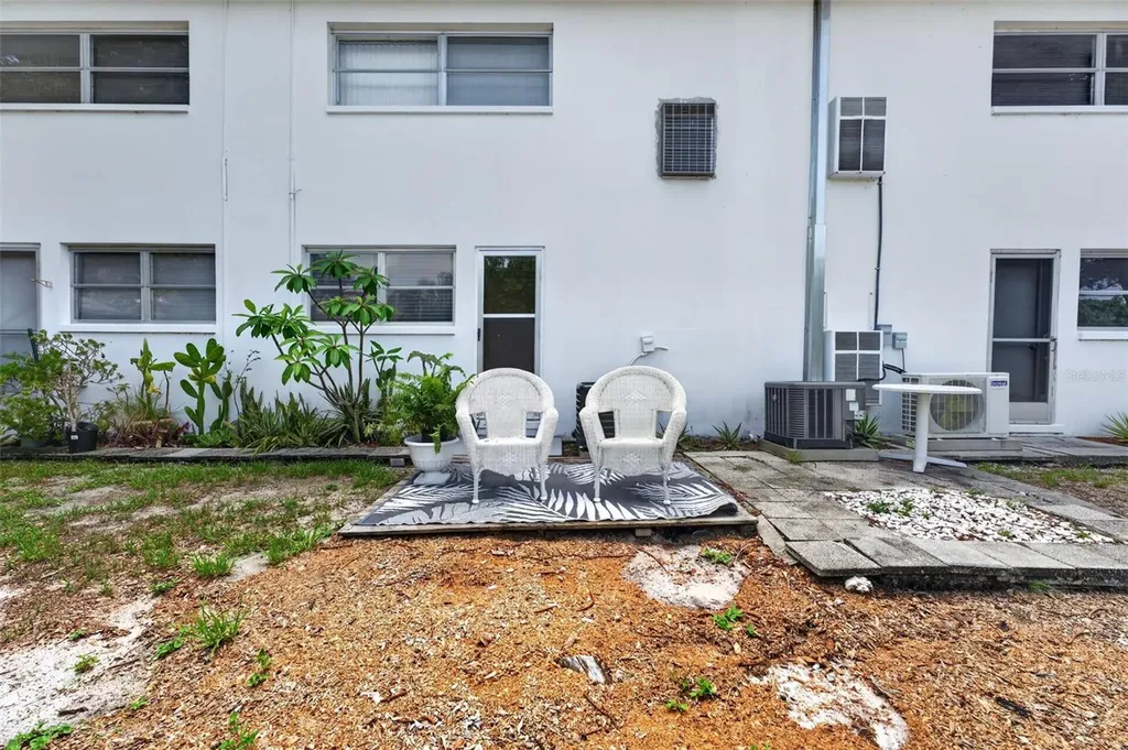 1221 Drew Street Clearwater FL 33755