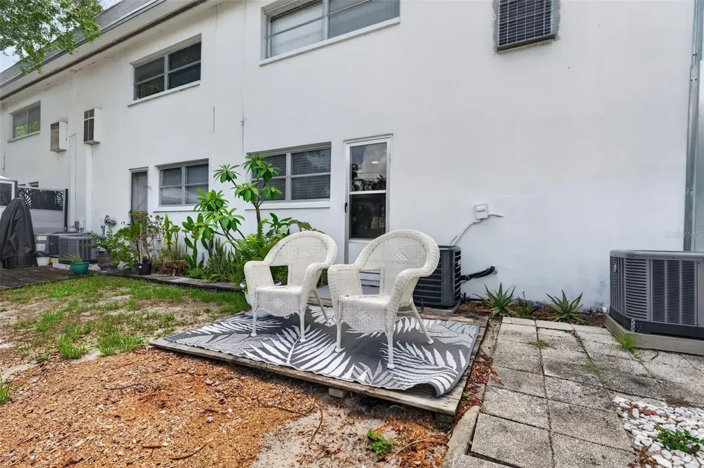 1221 Drew Street Clearwater FL 33755