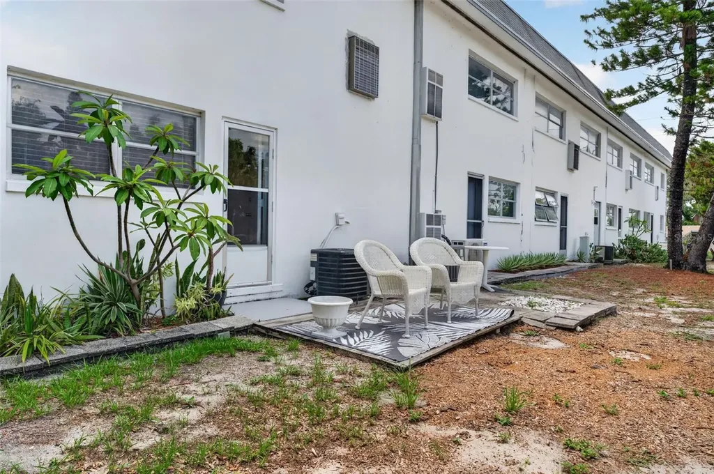 1221 Drew Street Clearwater FL 33755