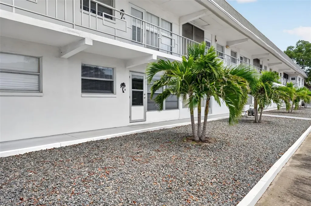 1221 Drew Street Clearwater FL 33755