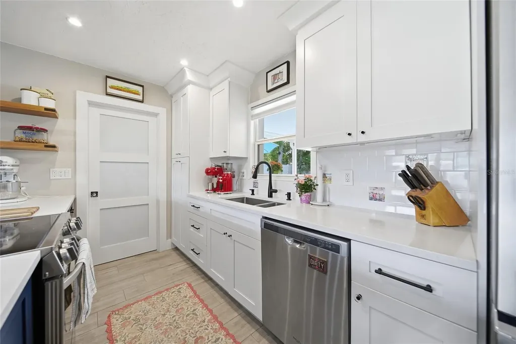 5548 Cedar Street NE St Petersburg FL 33703