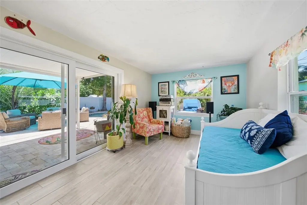 5548 Cedar Street NE St Petersburg FL 33703