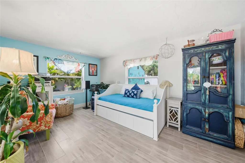 5548 Cedar Street NE St Petersburg FL 33703