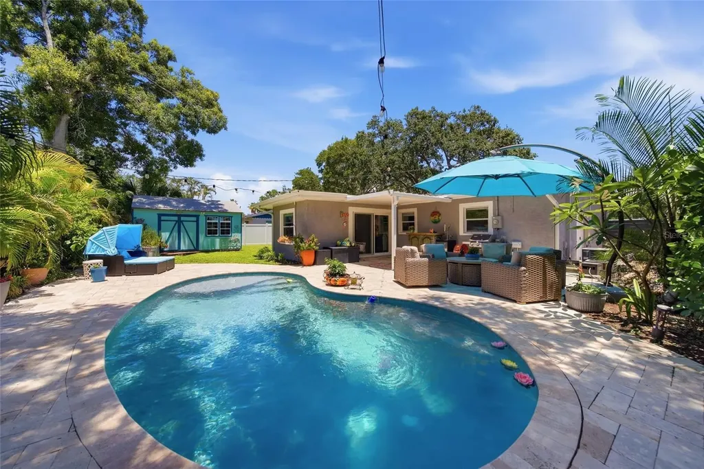 5548 Cedar Street NE St Petersburg FL 33703