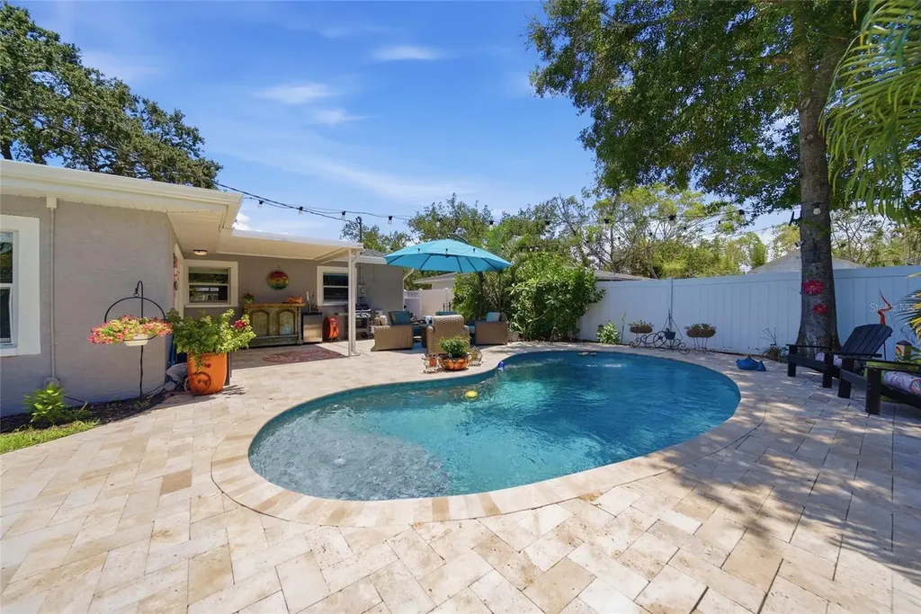 5548 Cedar Street NE St Petersburg FL 33703