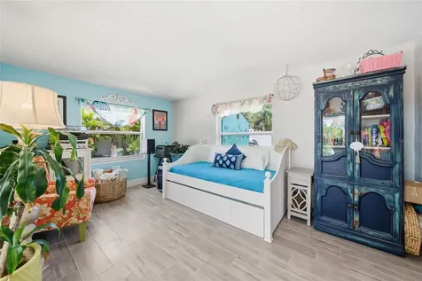 5548 Cedar Street NE St Petersburg FL 33703
