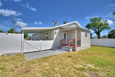 208 Center Street Auburndale FL 33823