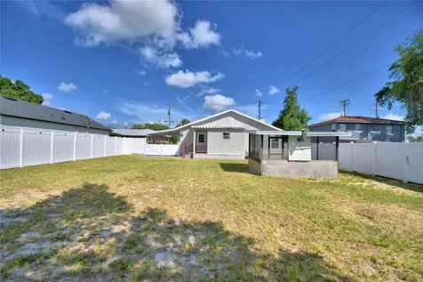 208 Center Street Auburndale FL 33823