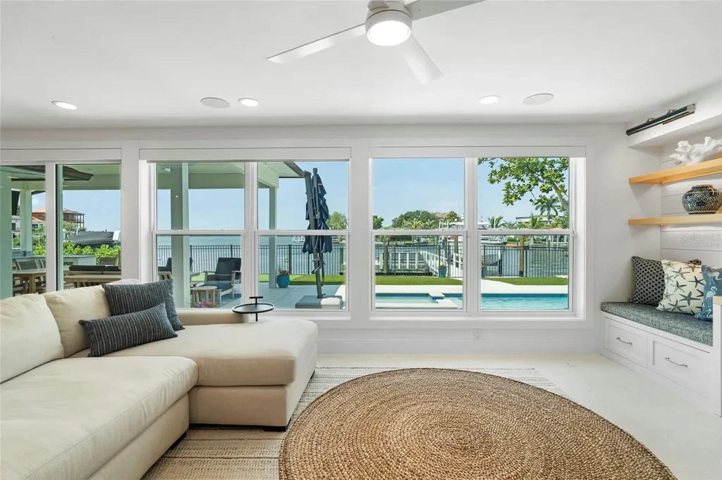 1907 Arrowhead Drive NE St Petersburg FL 33703
