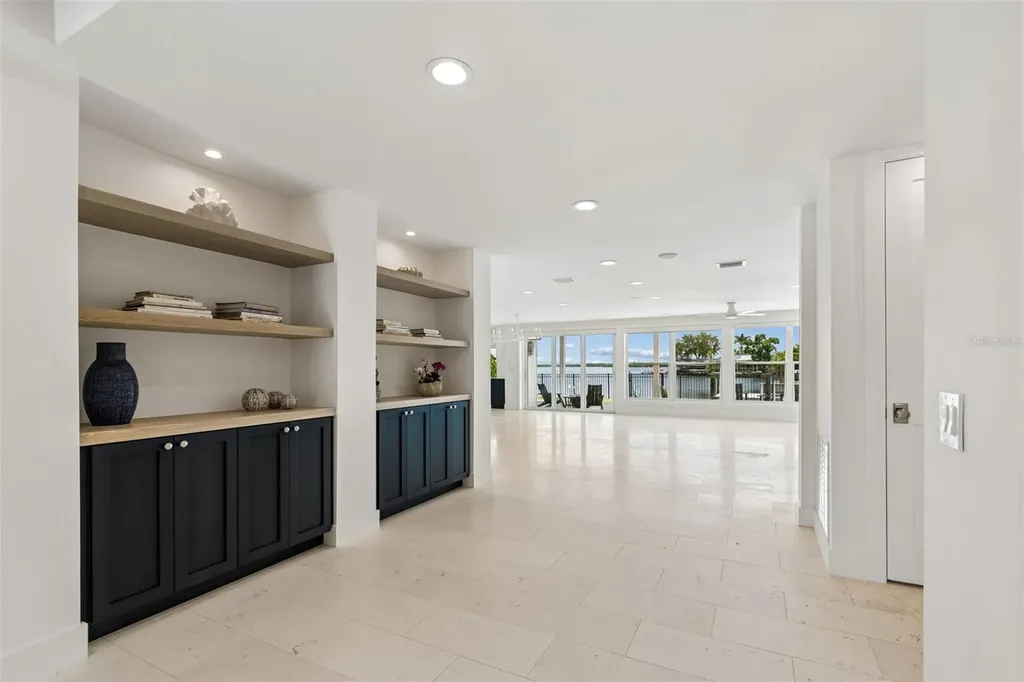 1907 Arrowhead Drive NE St Petersburg FL 33703