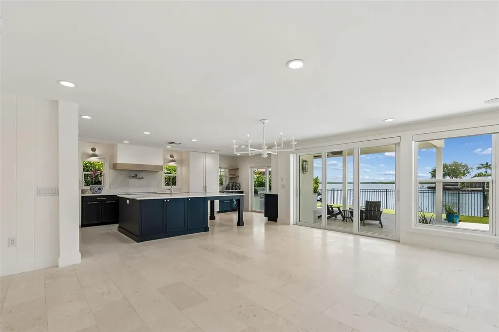 1907 Arrowhead Drive NE St Petersburg FL 33703