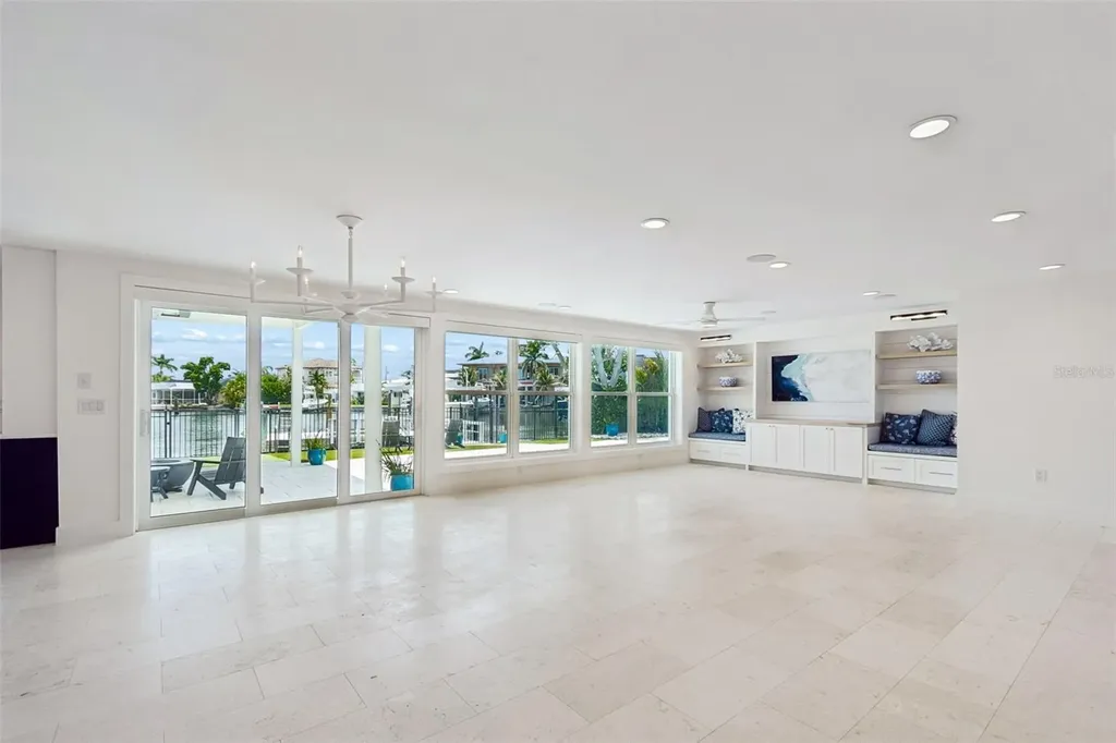 1907 Arrowhead Drive NE St Petersburg FL 33703