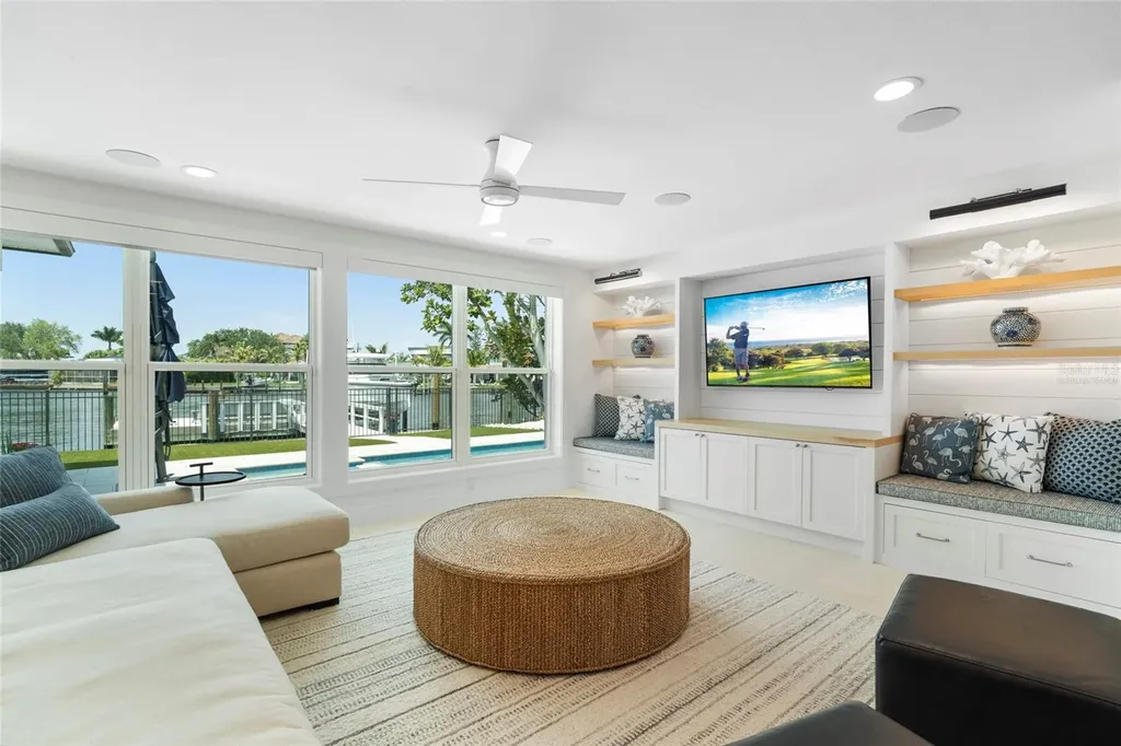 1907 Arrowhead Drive NE St Petersburg FL 33703