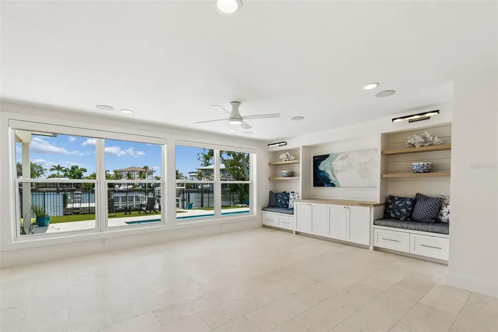 1907 Arrowhead Drive NE St Petersburg FL 33703