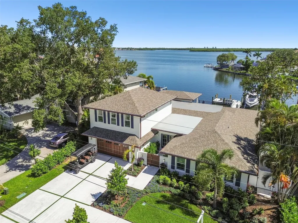 1907 Arrowhead Drive NE St Petersburg FL 33703