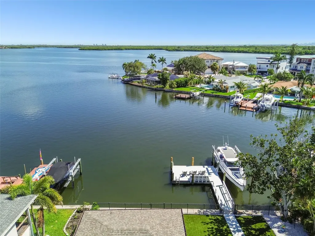 1907 Arrowhead Drive NE St Petersburg FL 33703