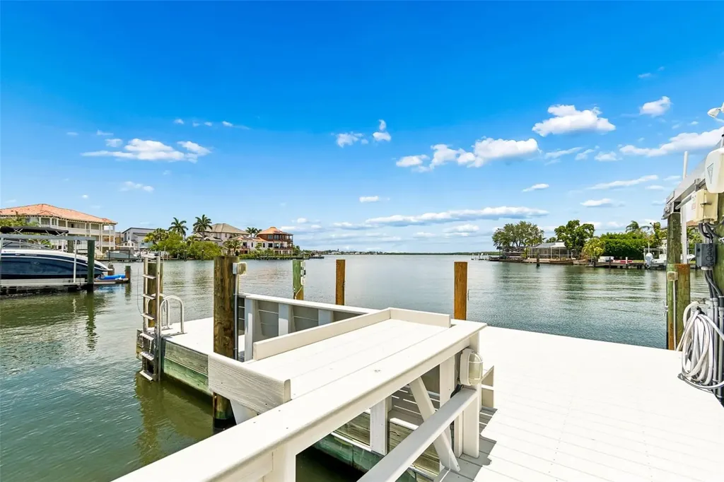 1907 Arrowhead Drive NE St Petersburg FL 33703