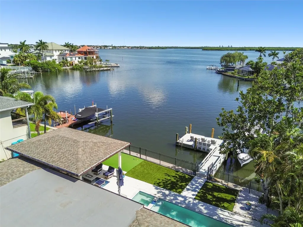 1907 Arrowhead Drive NE St Petersburg FL 33703