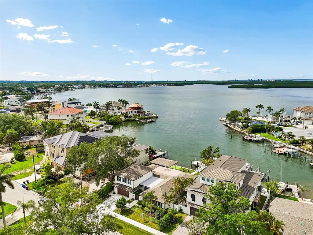 1907 Arrowhead Drive NE St Petersburg FL 33703