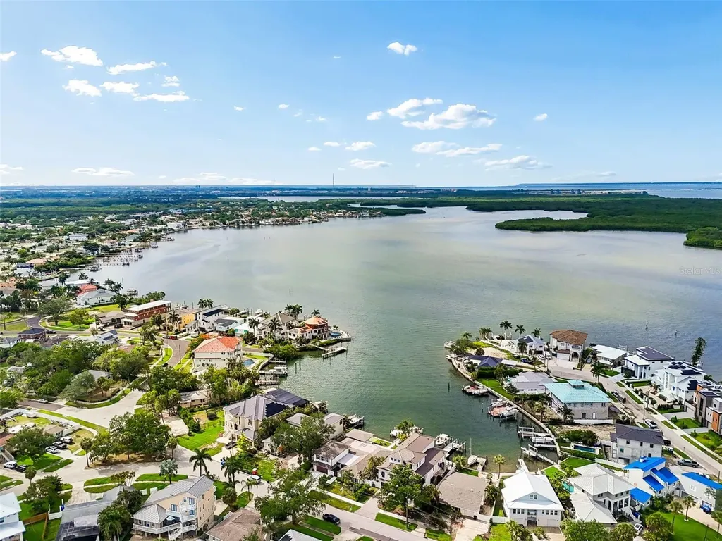 1907 Arrowhead Drive NE St Petersburg FL 33703