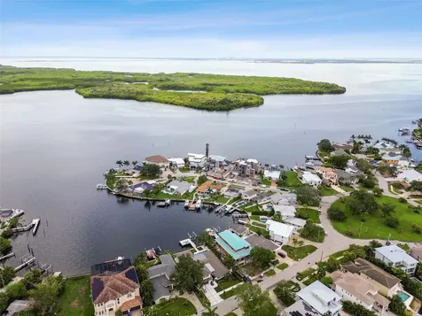 1907 Arrowhead Drive NE St Petersburg FL 33703