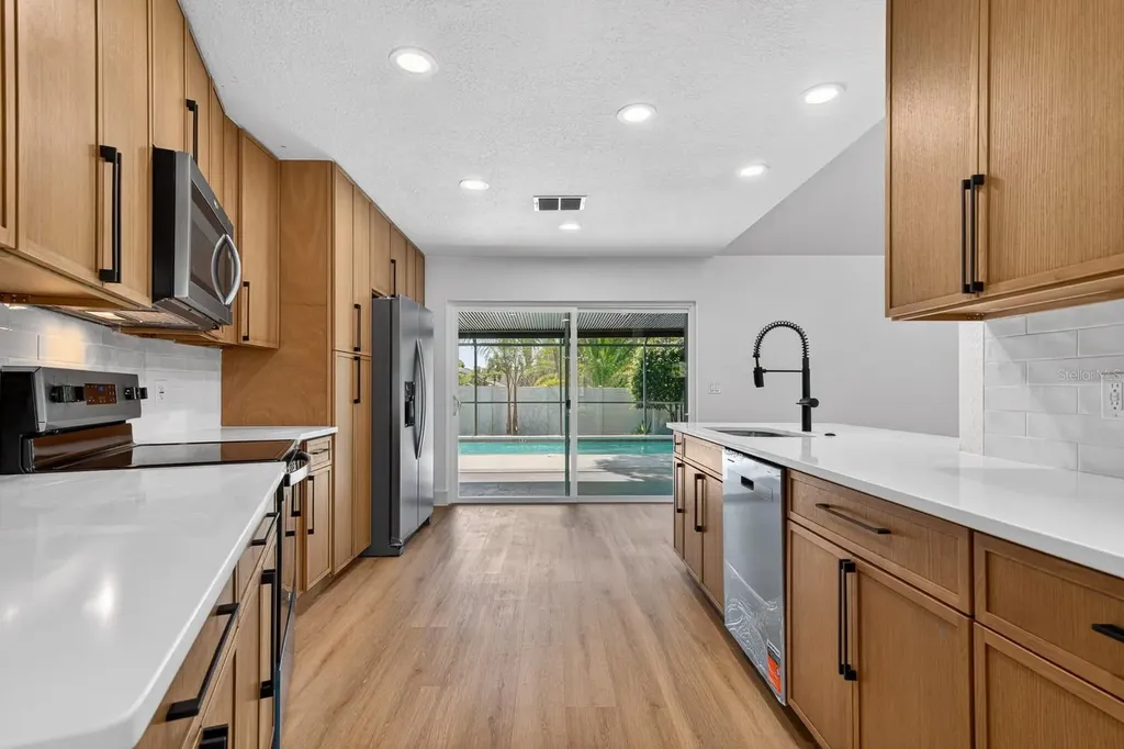 1043 Ridge View Lane Palm Harbor FL 34683