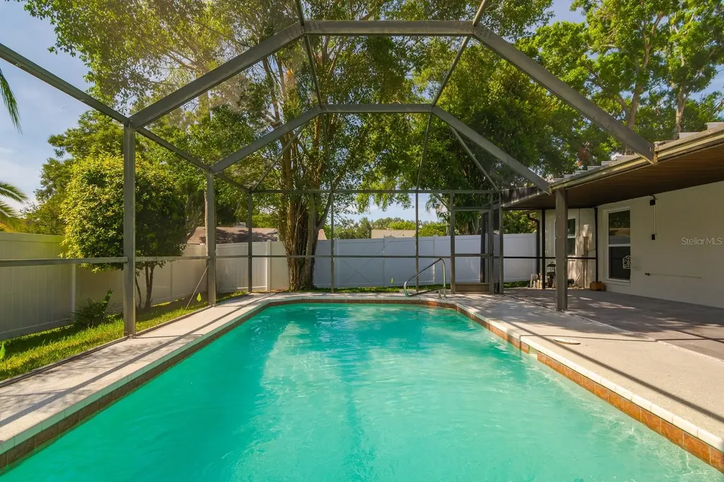 1043 Ridge View Lane Palm Harbor FL 34683