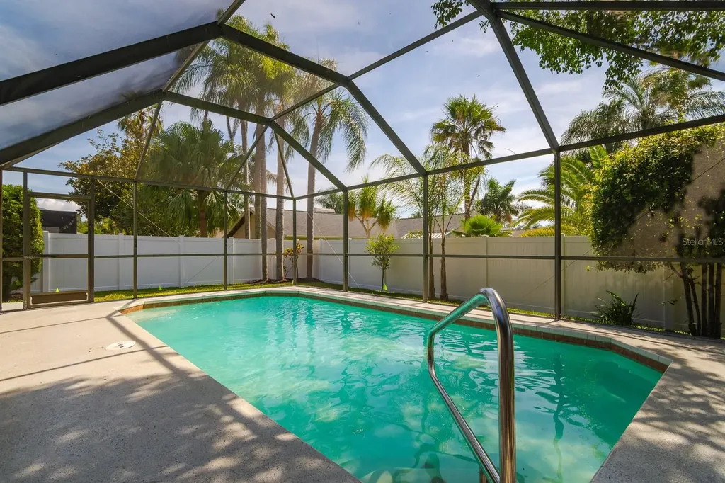 1043 Ridge View Lane Palm Harbor FL 34683