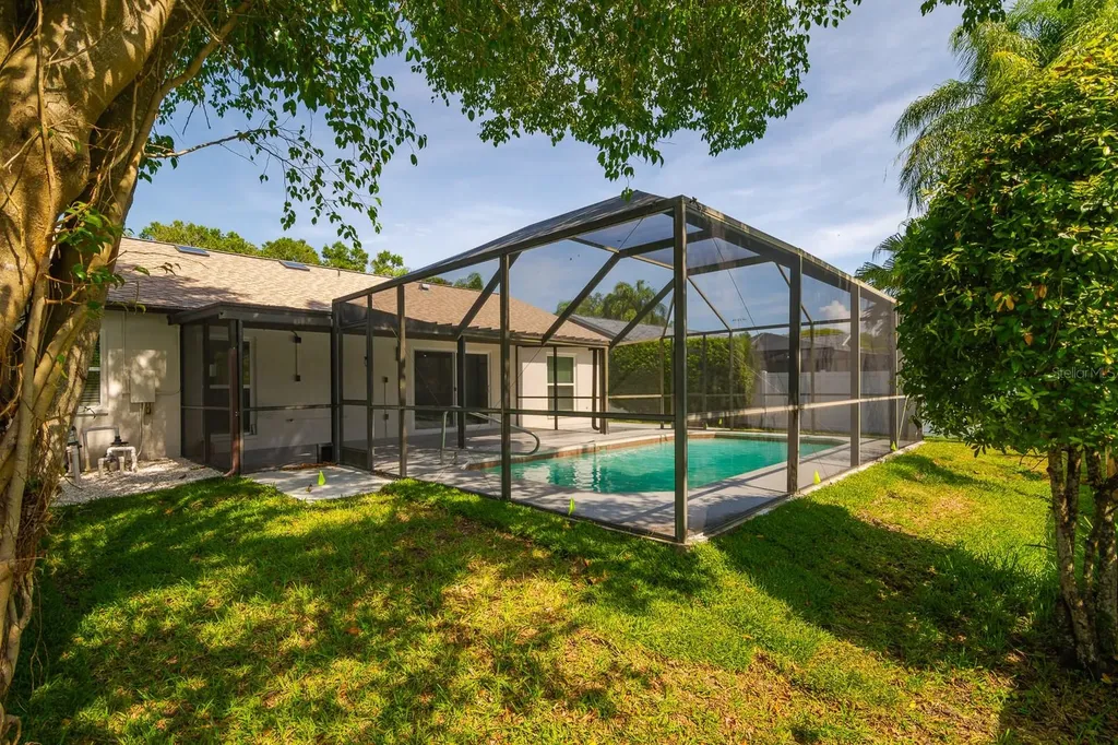 1043 Ridge View Lane Palm Harbor FL 34683