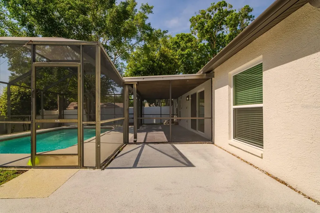 1043 Ridge View Lane Palm Harbor FL 34683