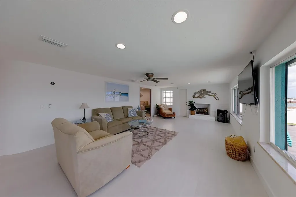 326 176th Avenue Circle Redington Shores FL 33708
