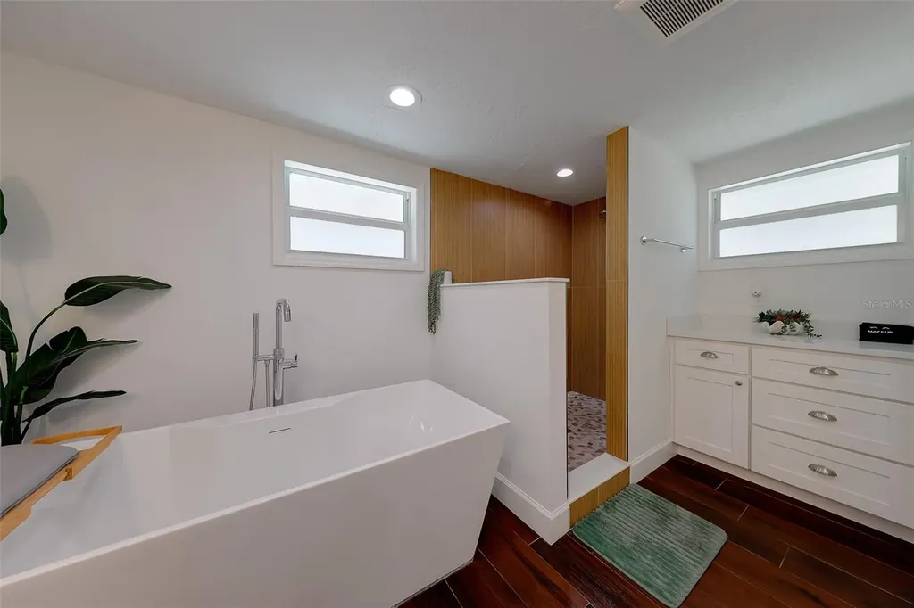326 176th Avenue Circle Redington Shores FL 33708