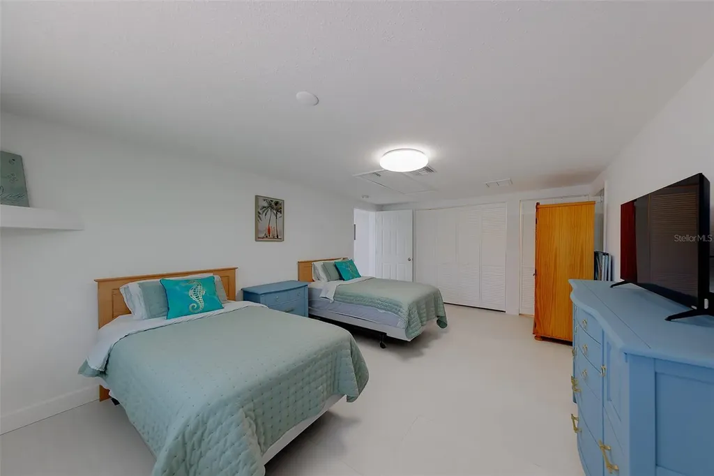 326 176th Avenue Circle Redington Shores FL 33708