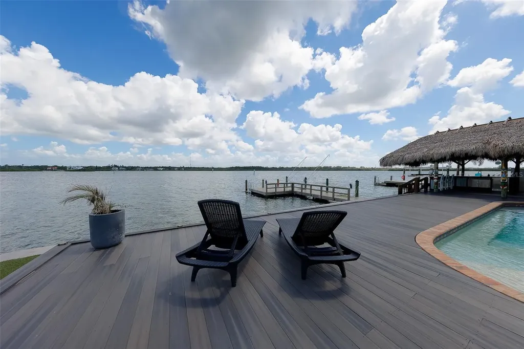 326 176th Avenue Circle Redington Shores FL 33708