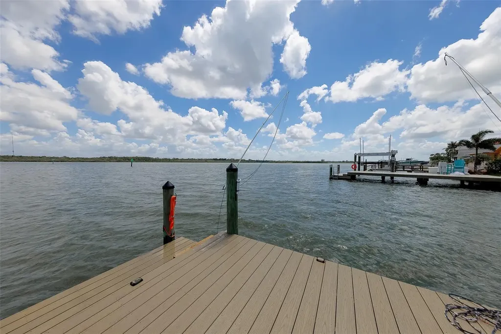 326 176th Avenue Circle Redington Shores FL 33708
