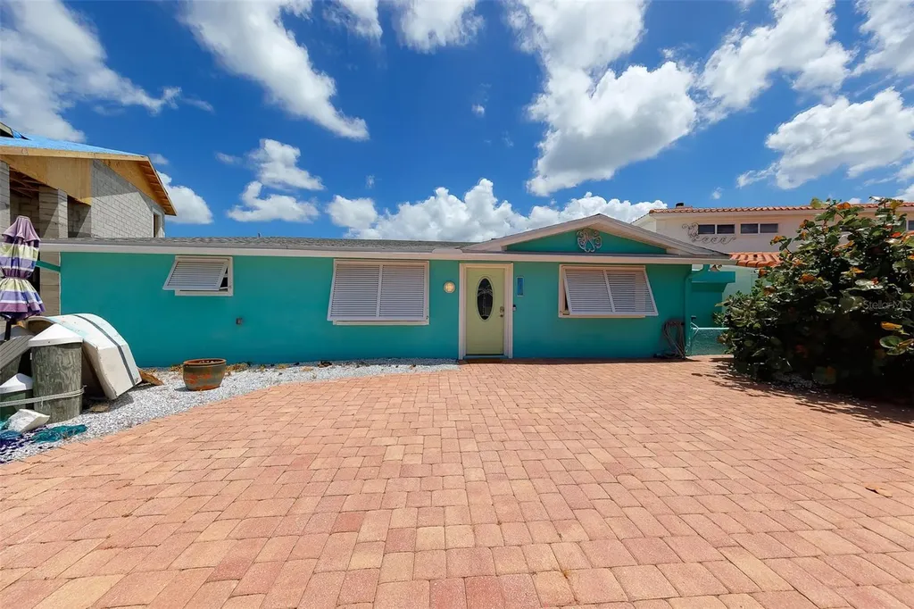 326 176th Avenue Circle Redington Shores FL 33708