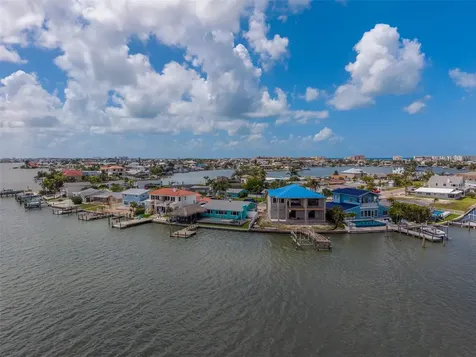 326 176th Avenue Circle Redington Shores FL 33708