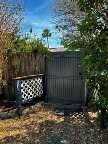 1403 E Alfred Street Tavares FL 32778