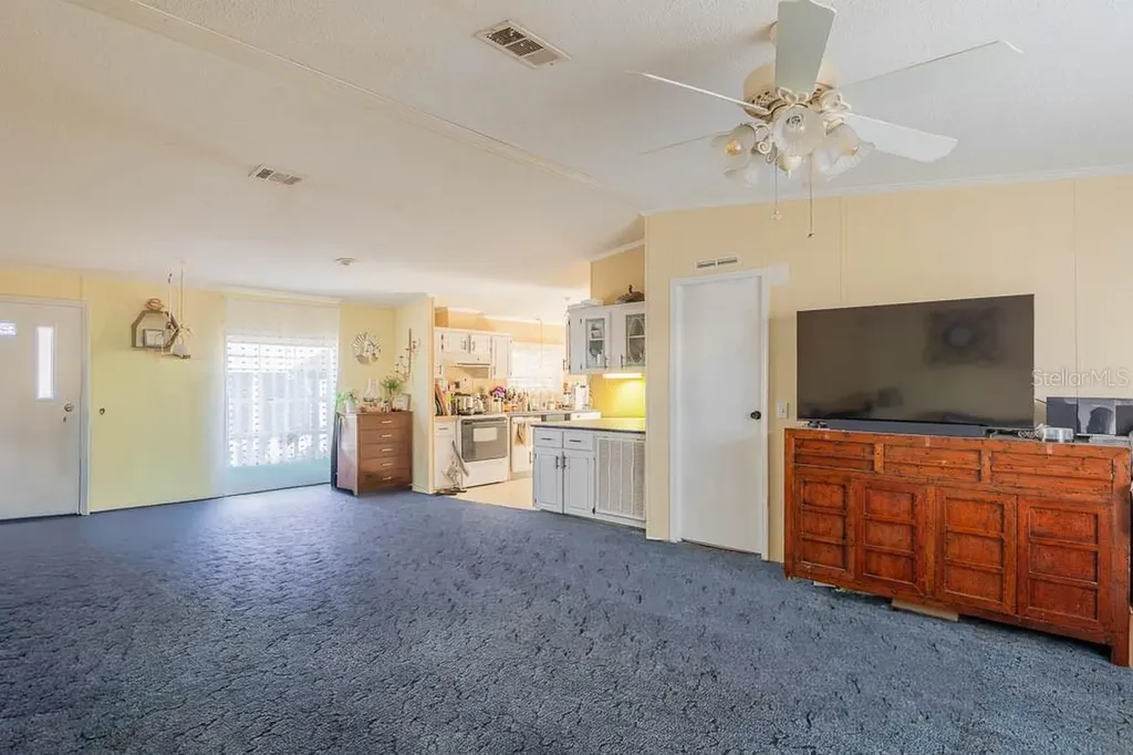125 Pine Tree Drive Debary FL 32713