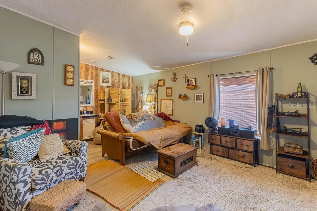125 Pine Tree Drive Debary FL 32713